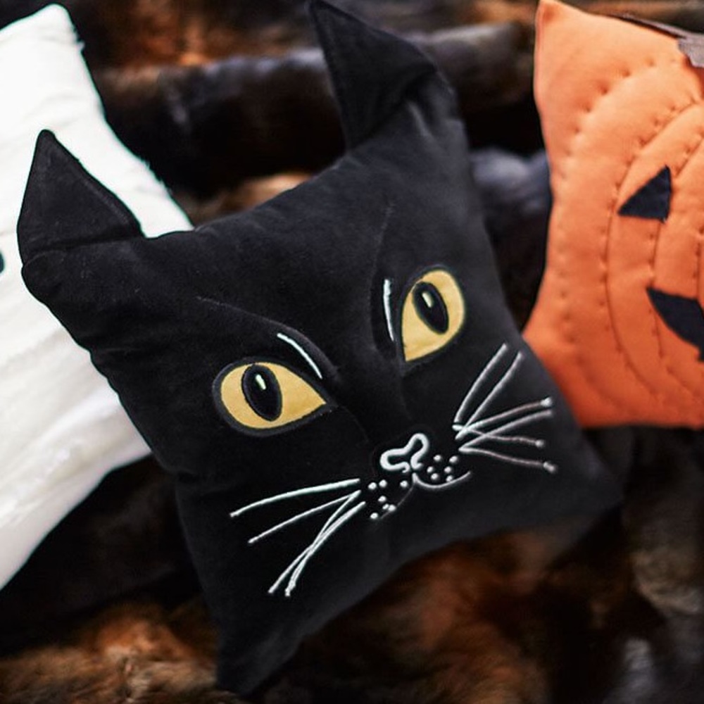 Pottery Barn Magic Cat Throw Pillow Retired & Rare 2015 Halloween Collection🐈‍⬛ - Picture 2 of 16